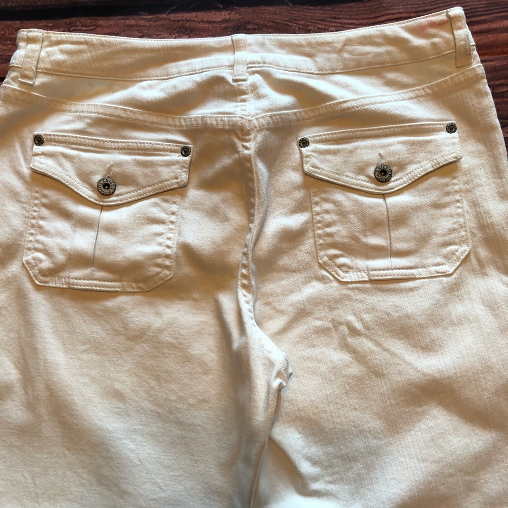 Chico’s Plantinum Capris - Picture 3 of 10
